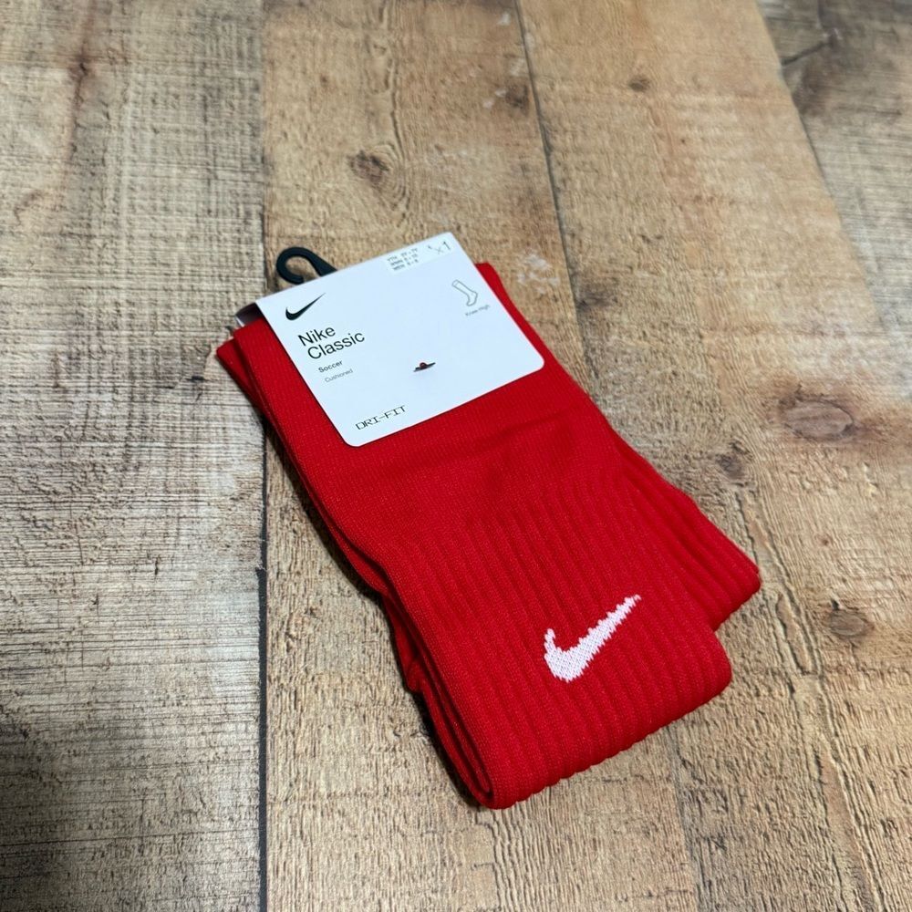 Nike Classic Cushioned  Soccer Socks M  (W 6-10, YTH 5Y-7Y, M 6-8) Red NWT